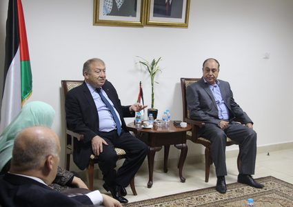 وزير الاقتصاد يعلن بدء تنفيذ قرار الحكومة بشأن نابلس