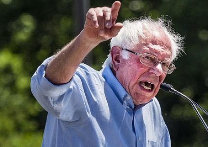 سيناتور أمريكي يصف ترامب بـ"عنصري ومتشدد"