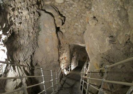 الأردن يُحذر إسرائيل عقب افتتاح نفق طريق الحجاج: يزيد التوتر