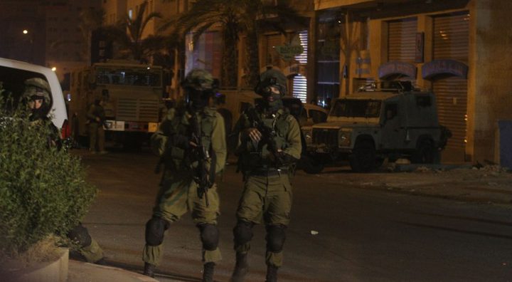 حملة اعتقالات بالمدينة المقدسة تطال عشرات المواطنين