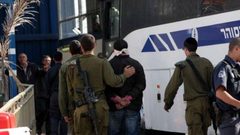 الاحتلال ينقل أسرى عسقلان إلى سجون أخرى في عقاب جماعي