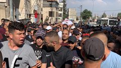 آلاف المواطنين يشيعون جثمان الشهيد عبيد