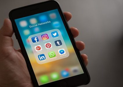 ميزة تربط بين "واتس آب" و"فيسبوك" مباشرة!