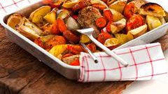 صينية دجاج وخضار متبل