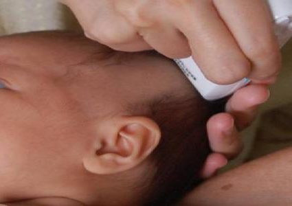 هل تساعد حلاقة شعر المولود الجديد على نمو الشعر؟