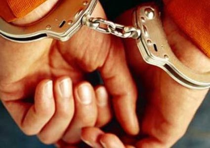 القبض على شخص بحوزته مواد مخدرة وعملة مزيفة في قلقيلية