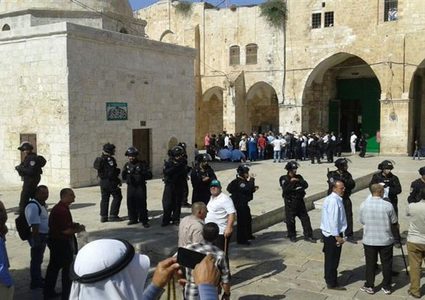 مستوطنون يقتحمون المسجد الاقصى بحراسة مشددة