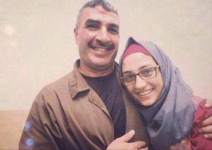 عزل أسير أحرق علم الاحتلال