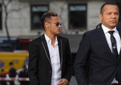 هل اجتمع برشلونة مع والد نيمار؟