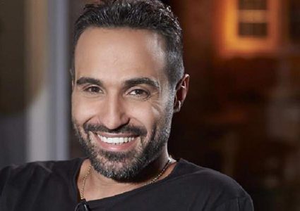 هجوم حاد على أحمد فهمي .. ما علاقة الراحل عزت أبو عوف؟