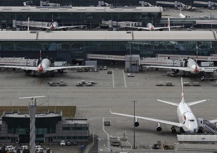 سقط من طائرة سافر عليها خلسة فوجدوه في هذا البلد