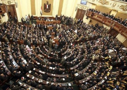 تحذير مصري رسمي من "تطبيق إلكتروني " يعرّي النساء