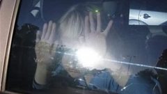 طفل نسيه أهله داخل سيارة يدخل العناية المكثفة والشرطة تتدخل