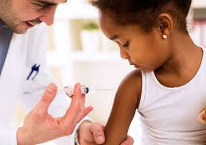 باحثون: يجب على مواقع التواصل الاجتماعي منع المحتوى ضد اللقاحات