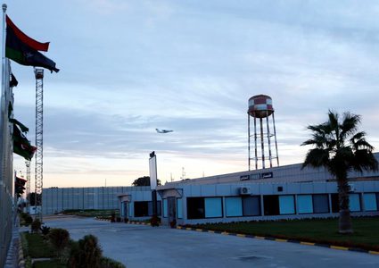 الجيش الليبي يدمر غرفة التحكم بمطار معيتيقة