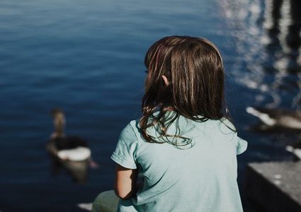 بطل يضحي بحياته لإنقاذ طفلة من الغرق!