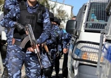 الشرطة تلقي القبض على أخطر تاجر مخدرات بالخليل