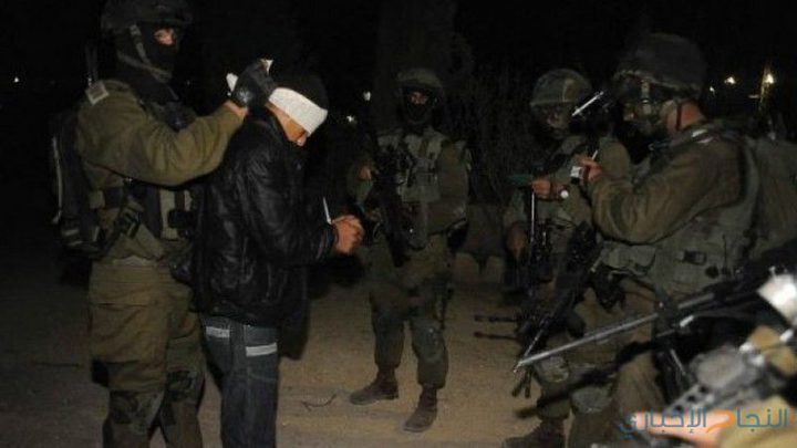 اعتقال 8 مواطنين في الضفة