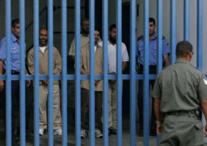 5 أسرى من الخليل يعلقون اضرابهم عن الطعام