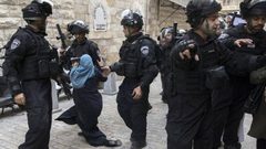 القدس: اعتقال سيدة للضغط على طفلها لتسليم نفسه
