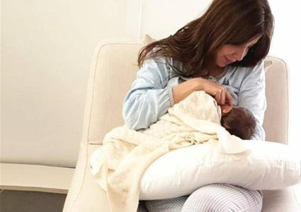 نانسي عجرم تنتقد الحكومة اللبنانية من المطار.؟!