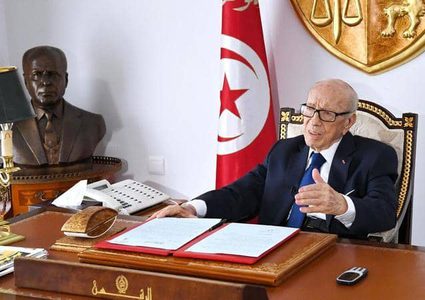 الظهور الأول للرئيس التونسي "السبسي" بعد وعكته الصحية