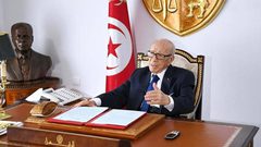 الظهور الأول للرئيس التونسي "السبسي" بعد وعكته الصحية