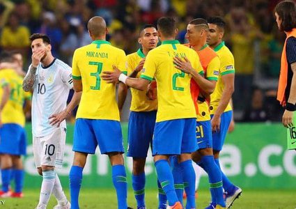 الأرجنتين تطالب بتحقيق عن تدخل "رئاسي" برازيلي في تقنية "VAR"