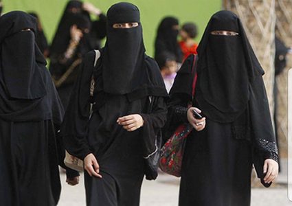 الحكومة التونسية تحظر النقاب في الأماكن العامة