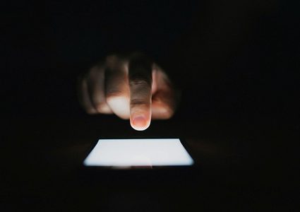 خلل " فيسبوك" يكشف عن "معلومة خفية" للمستخدمين!