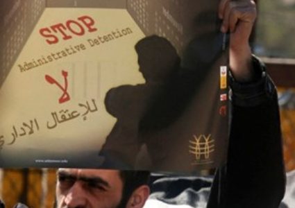 قوات الاحتلال تصدر أوامر بالاعتقال الاداري وتجدد أخرى بحق أسرى