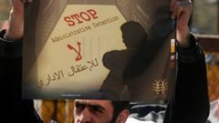 قوات الاحتلال تصدر أوامر بالاعتقال الاداري وتجدد أخرى بحق أسرى
