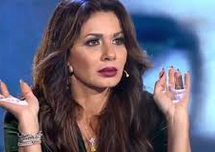 فنانة مصرية تثير الجدل بصورها على البحر