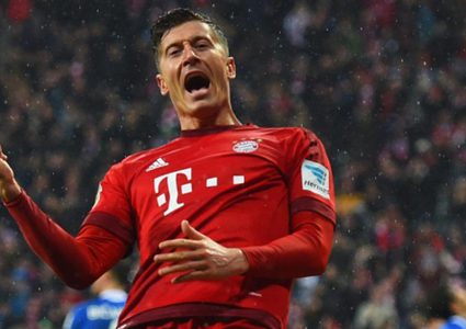 ليفاندوفسكي يجدد عقده مع بايرن