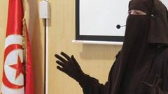 رسميًا .. تونس تحظر ارتداء " النقاب " في دوائرها الرسمية
