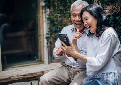 مواقع التواصل تحسن الصحة النفسية لكبار السن!