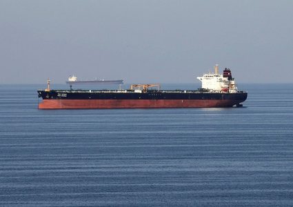 طهران تلوح بفرض رسوم لعبور السفن مضيق هرمز