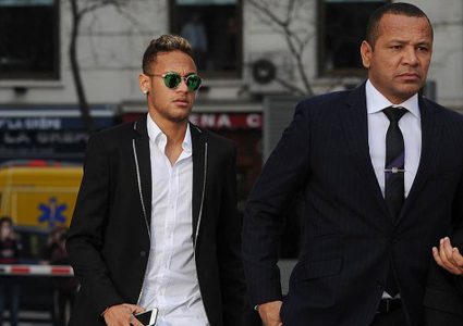 ليس برشلونة .. والد نيمار يكشف سبب غيابه عن التدريب