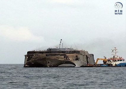 التحالف يدمر قارباً حوثياً مفخخاً في البحر الأحمر