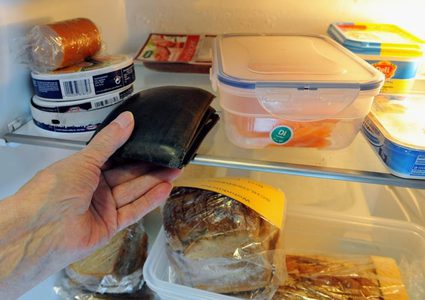 ماذا يعني وضع النقود في الثلاجة؟