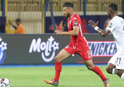 شِباك تونس تتلقى هدفا بـ "نيران صديقة"