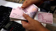الليرة التركية تهوي إثر إقالة اردوغان محافظ البنك المركزي