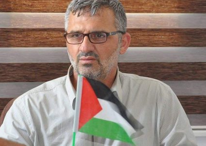 نصار: حماس قطعت راتبي لتوقيفي عن انتقادها