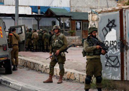 قوات الاحتلال تعيق حركة المواطنين غرب جنين