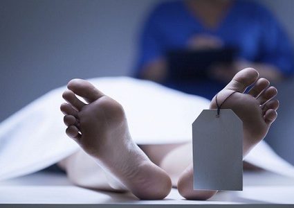 سائق يقتل مسن بمساعدة نجله