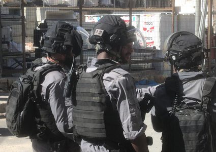 الاحتلال يطلق النار على شاب من قرية العيسوية