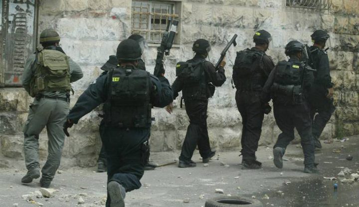 حملة اعتقالات في الضفة طالت (12) شخصًا