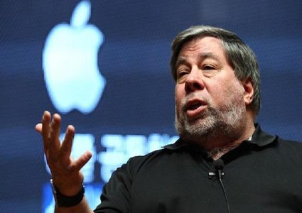 مختصون: الهواتف الذكية تتنصت علينا ويجب حذف فيسبوك