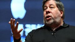 مختصون: الهواتف الذكية تتنصت علينا ويجب حذف فيسبوك