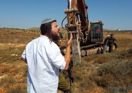 مستوطنون يشرعون بتجريف أراضٍ شرق الخليل